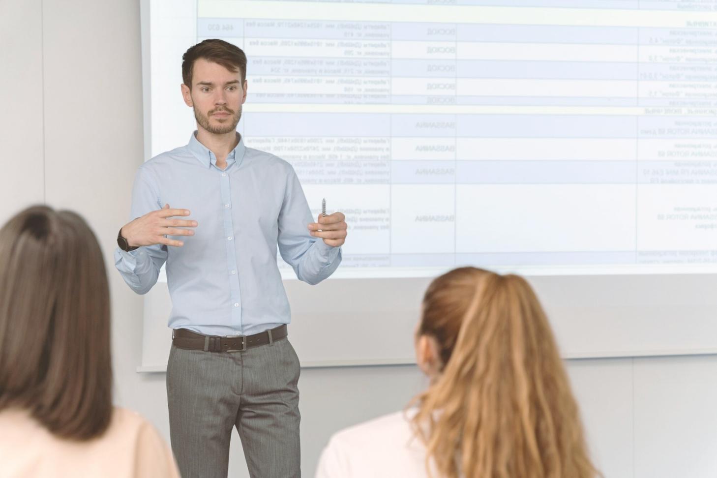 Tableaux de bord financiers avec indicateurs de performance en temps réel